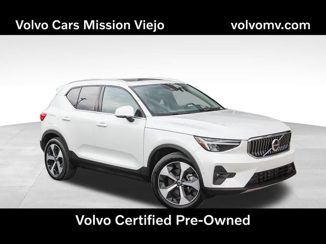 2025 Volvo XC40 Plus Bright Theme