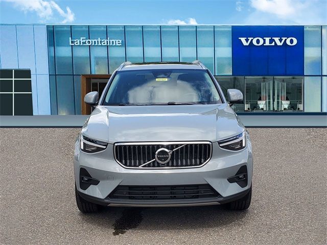 2025 Volvo XC40 Plus Bright Theme