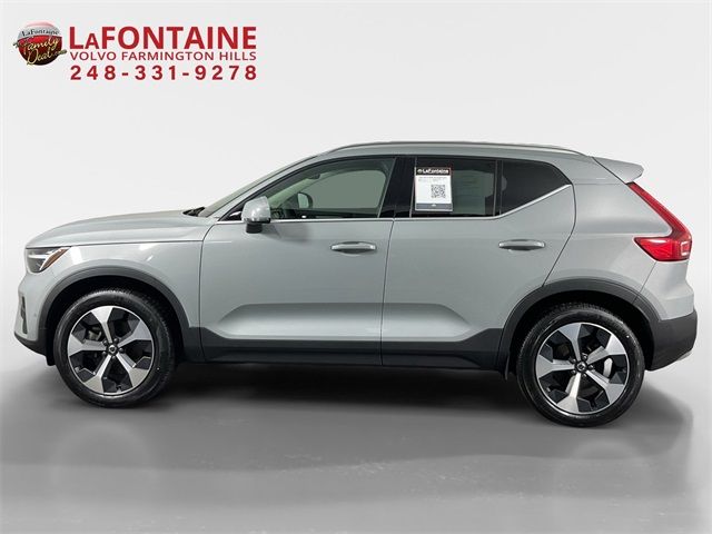 2025 Volvo XC40 Plus Bright Theme