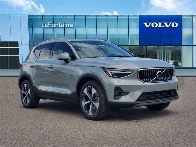 2025 Volvo XC40 Plus Bright Theme