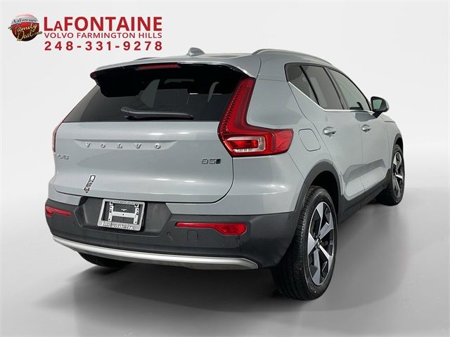 2025 Volvo XC40 Plus Bright Theme