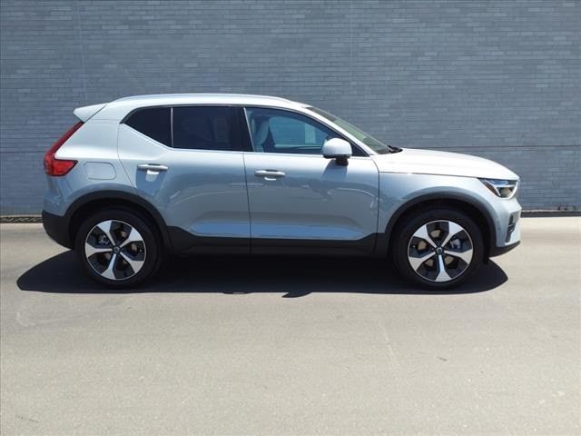 2025 Volvo XC40 Plus Bright Theme