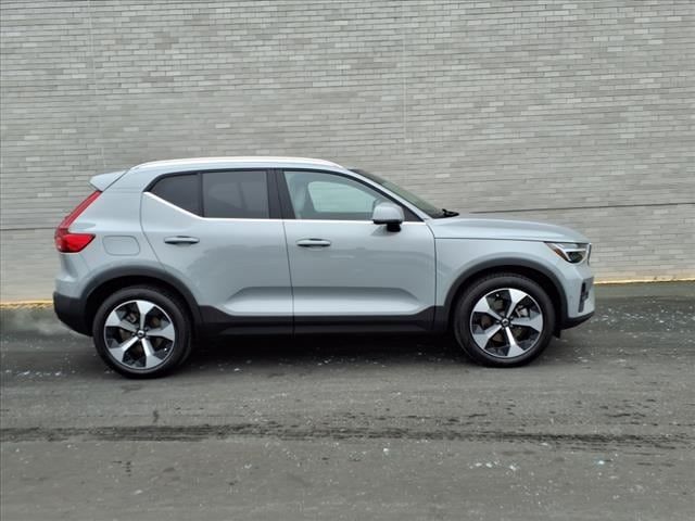 2025 Volvo XC40 Plus Bright Theme