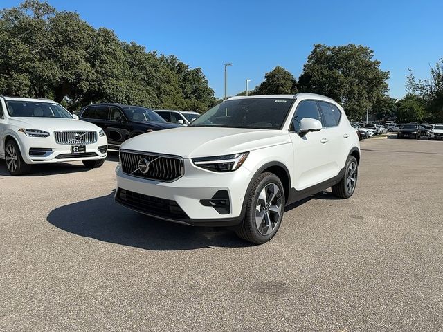 2025 Volvo XC40 Plus Bright Theme