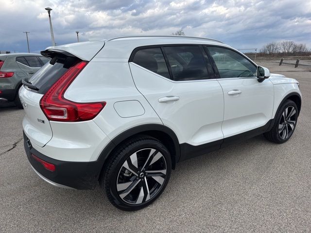 2025 Volvo XC40 Plus Bright Theme