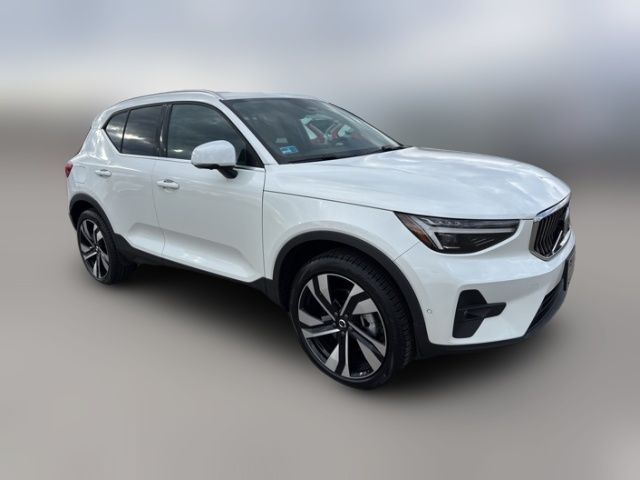 2025 Volvo XC40 Plus Bright Theme