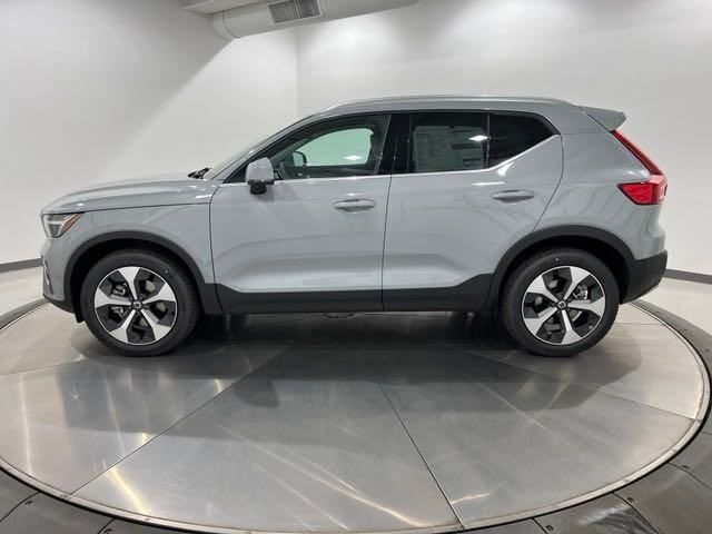 2025 Volvo XC40 Plus Bright Theme