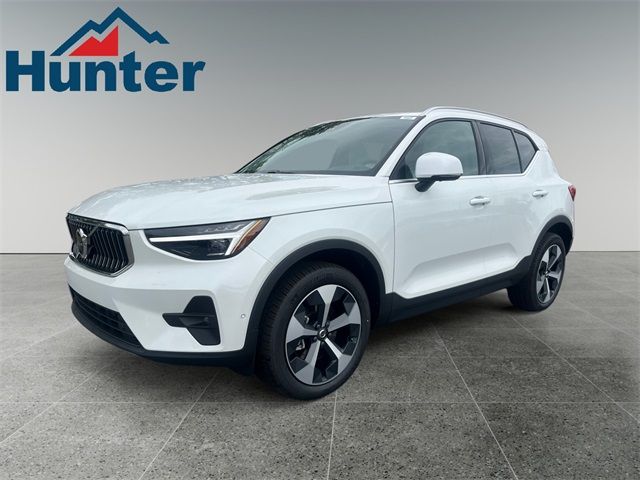 2025 Volvo XC40 Plus Bright Theme