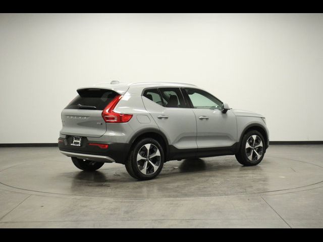 2025 Volvo XC40 Plus Bright Theme