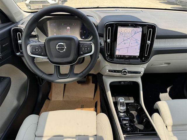 2025 Volvo XC40 Plus Bright Theme