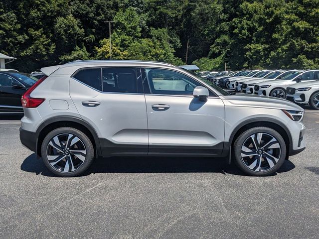 2025 Volvo XC40 Plus Bright Theme