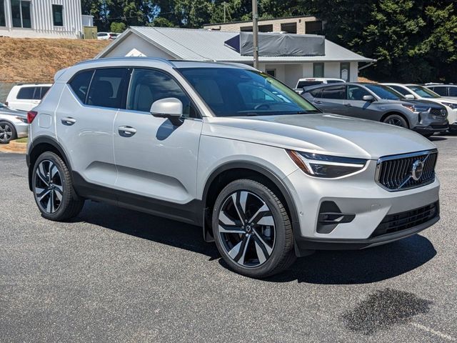 2025 Volvo XC40 Plus Bright Theme