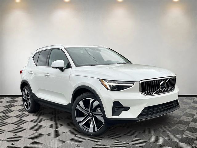 2025 Volvo XC40 Plus Bright Theme