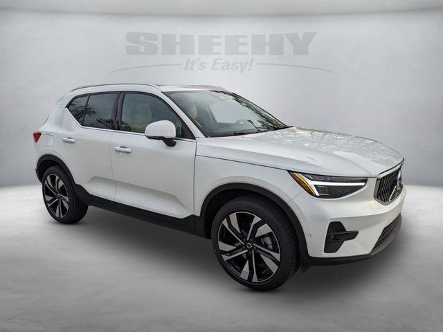 2025 Volvo XC40 Plus Bright Theme