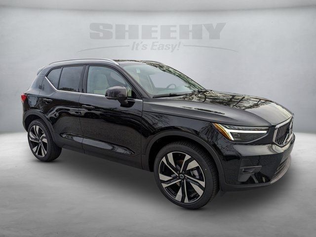 2025 Volvo XC40 Plus Bright Theme