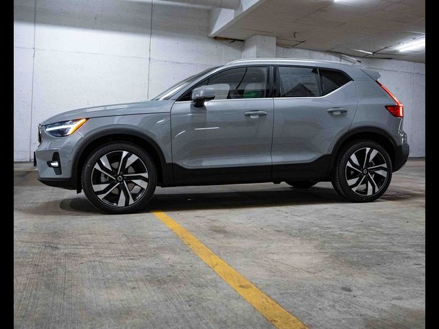 2025 Volvo XC40 Plus Bright Theme