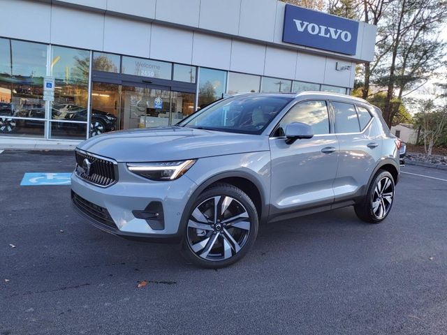 2025 Volvo XC40 Plus Bright Theme