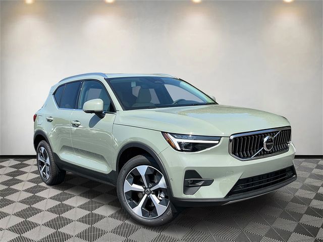 2025 Volvo XC40 Plus Bright Theme