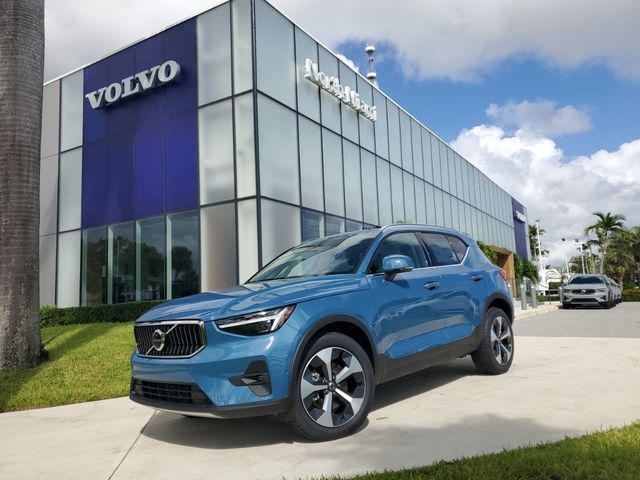 2025 Volvo XC40 Plus Bright Theme