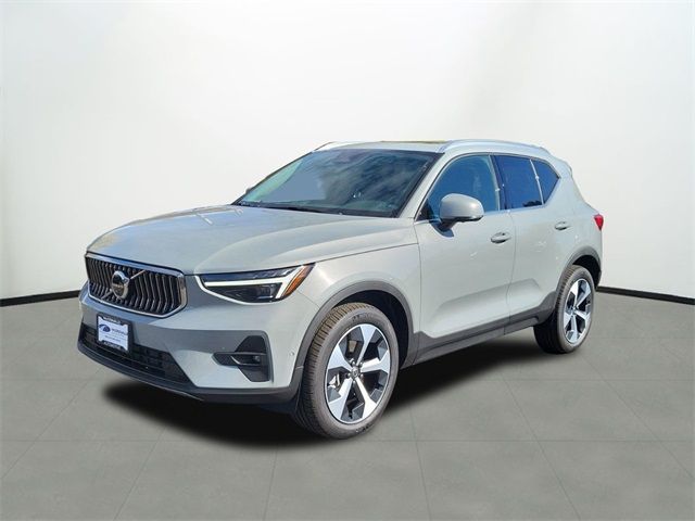 2025 Volvo XC40 Plus Bright Theme