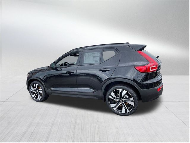 2025 Volvo XC40 Plus Bright Theme