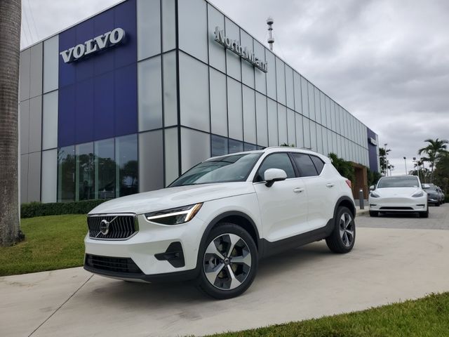 2025 Volvo XC40 Plus Bright Theme