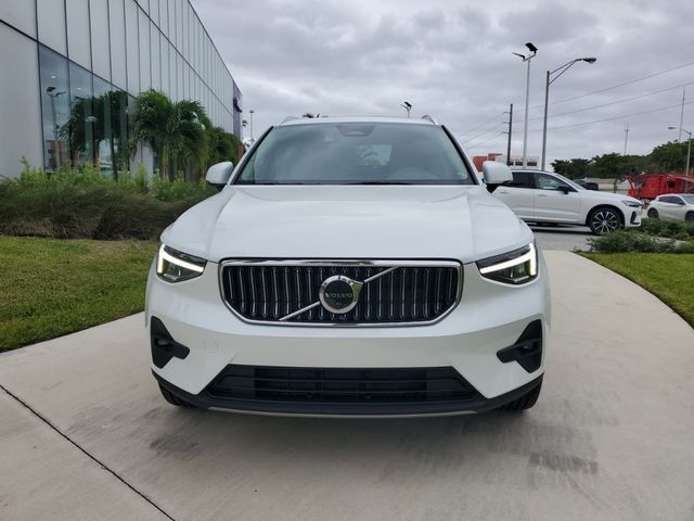 2025 Volvo XC40 Plus Bright Theme