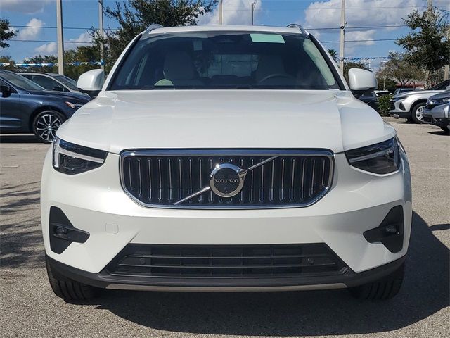 2025 Volvo XC40 Plus Bright Theme