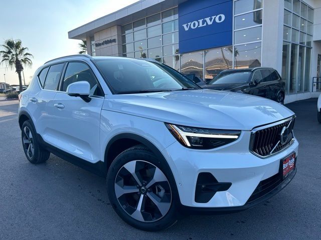 2025 Volvo XC40 Plus Bright Theme