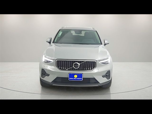 2025 Volvo XC40 Plus Bright Theme