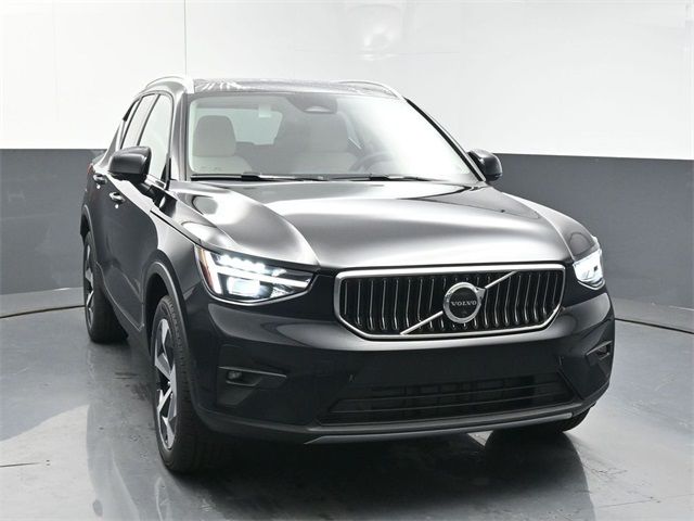 2025 Volvo XC40 Plus Bright Theme