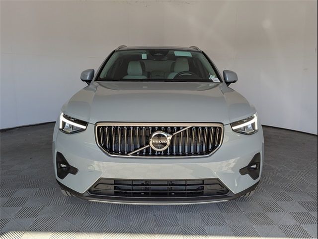 2025 Volvo XC40 Plus Bright Theme