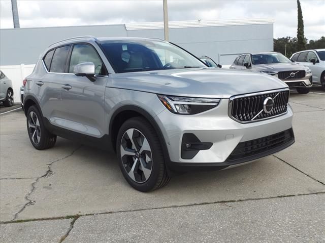 2025 Volvo XC40 Plus Bright Theme