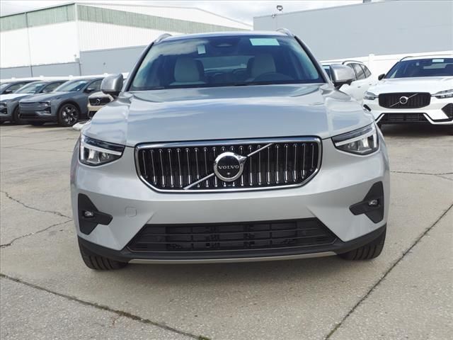 2025 Volvo XC40 Plus Bright Theme