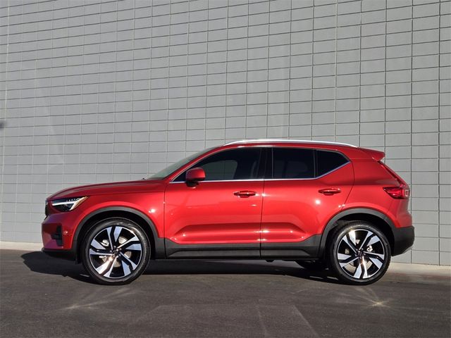 2025 Volvo XC40 Plus Bright Theme