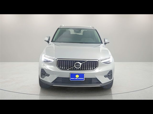 2025 Volvo XC40 Plus Bright Theme