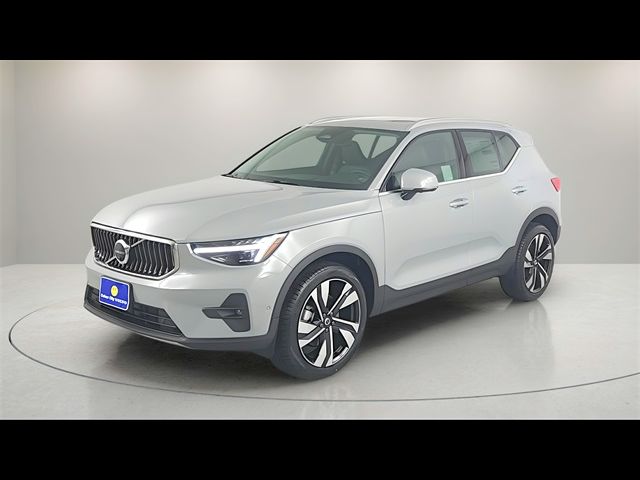 2025 Volvo XC40 Plus Bright Theme