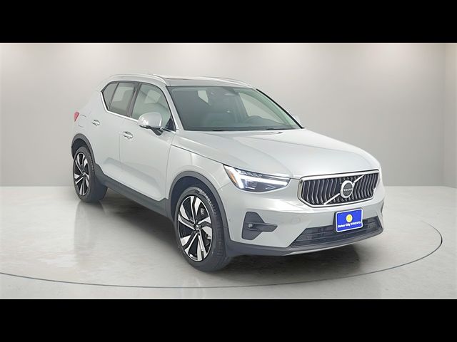 2025 Volvo XC40 Plus Bright Theme