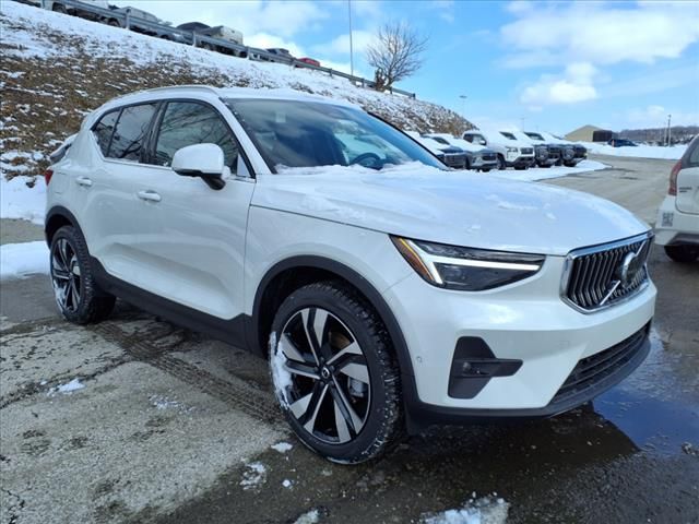 2025 Volvo XC40 Plus Bright Theme