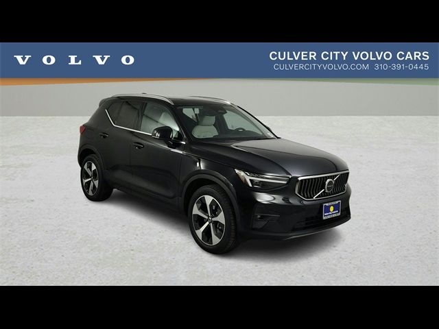 2025 Volvo XC40 Plus Bright Theme