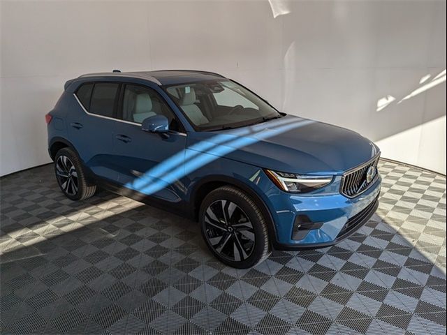 2025 Volvo XC40 Plus Bright Theme