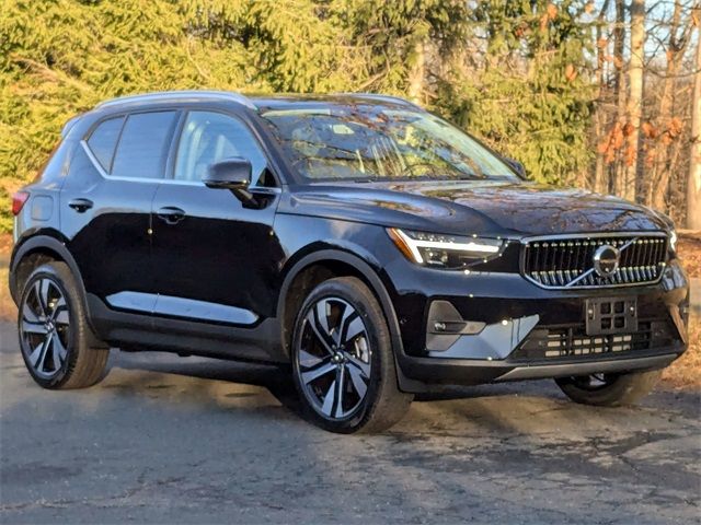 2025 Volvo XC40 Plus Bright Theme