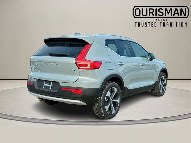 2025 Volvo XC40 Plus Bright Theme