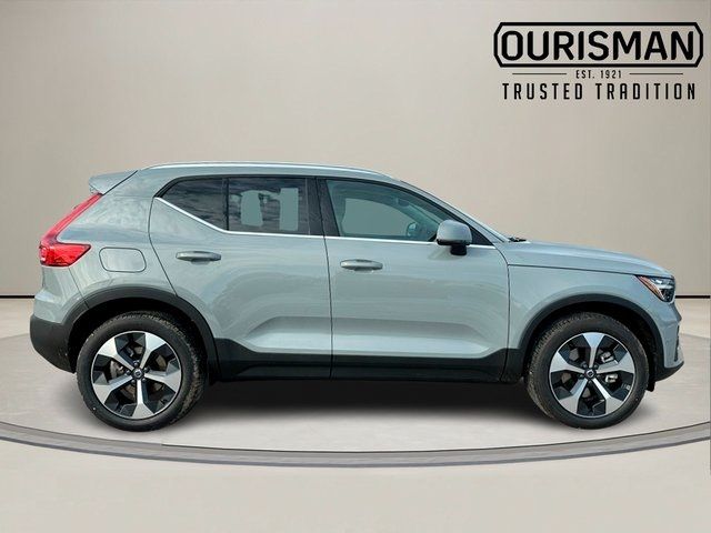2025 Volvo XC40 Plus Bright Theme