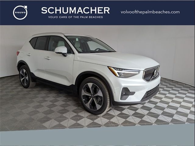 2025 Volvo XC40 Plus Bright Theme