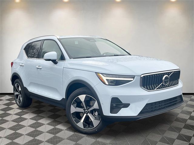 2025 Volvo XC40 Plus Bright Theme