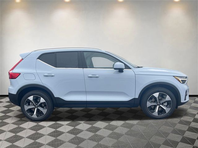 2025 Volvo XC40 Plus Bright Theme