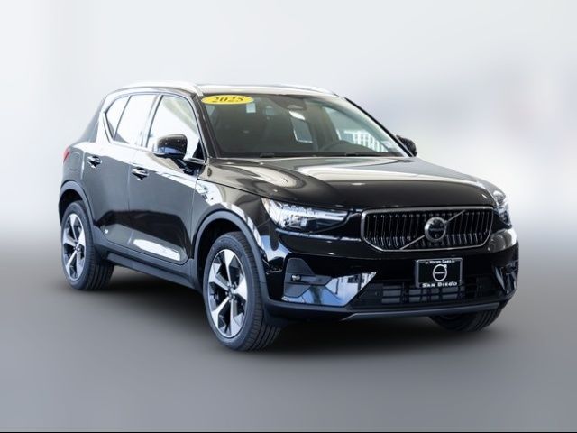 2025 Volvo XC40 Plus Bright Theme