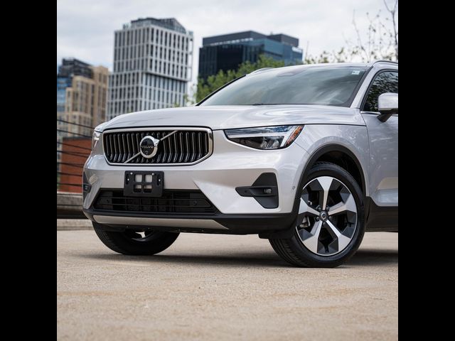 2025 Volvo XC40 Plus Bright Theme