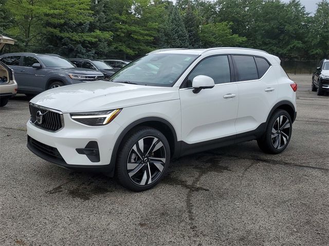 2025 Volvo XC40 Plus Bright Theme